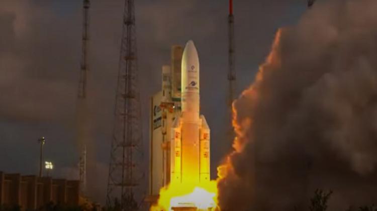 صاروخ أوروبي يضع قمر اتصالات جديدا في مدارات الأرض