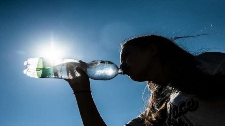 ماذا يحصل في الجسم عند شرب كمية قليلة من الماء