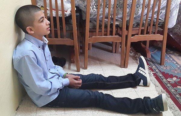 الطفل رشيد.. ضرب وتعرية وتحقيق انتهى بحبس منزلي وحرمان من المدرسة الطفل رشيد.. ضرب وتعرية وتحقيق انتهى بحبس منزلي وحرمان من المدرسة