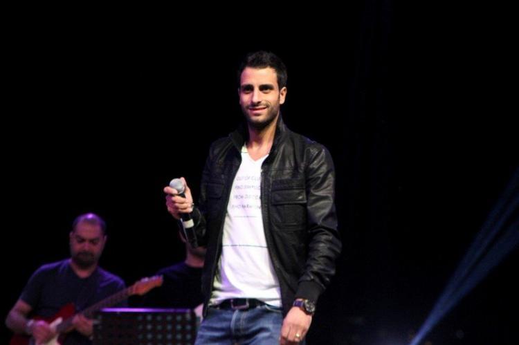معجب يتسبب في إصابة طوني قطان بحفل في مهرجان ليالي القلعة الأردني ! معجب يتسبب في إصابة طوني قطان بحفل في مهرجان ليالي القلعة الأردني !