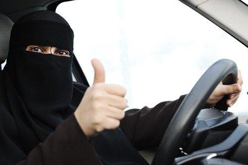سعوديات يتحدين السلطات غدًا بقيادة السيارات