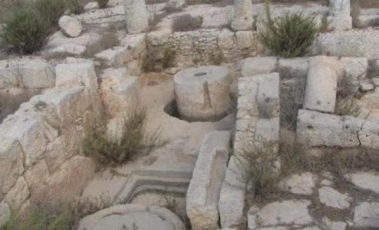 خطر الحذف والإزالة الذي يتهدد "خربة دير سمعان" الفلسطينية خطر الحذف والإزالة الذي يتهدد "خربة دير سمعان" الفلسطينية