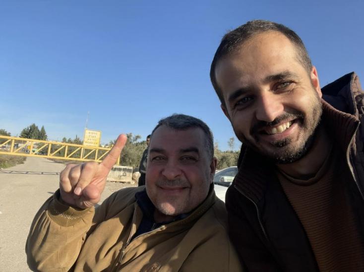 الاحتلال يفرج عن الأسير المقعد عدنان حمارشة