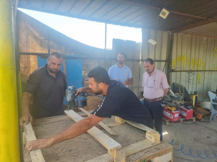 إعادة تدوير "الطبالي" في طولكرم.. مشروع فردي يحصد الثمرتين إعادة تدوير "الطبالي" في طولكرم.. مشروع فردي يحصد الثمرتين