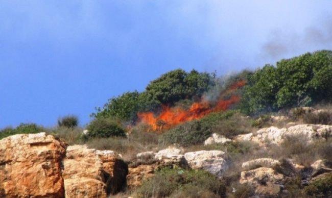 الاحتلال يتسبب في اشتعال النيران في اراضي جنوب بيت لحم