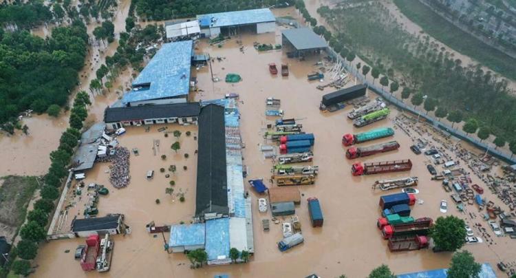 مقتل 12 شخصًا في أمطار مدمرة اجتاحت الصين