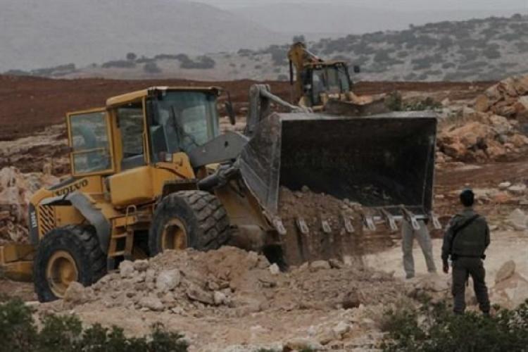 مستوطنون يجرفون أراضي في قرية ظهر المالح جنوب غرب جنين مستوطنون يجرفون أراضي في قرية ظهر المالح جنوب غرب جنين