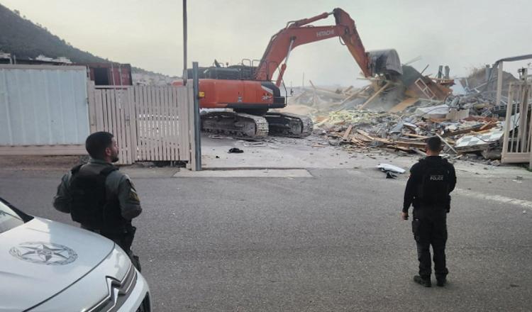 سلطات الااحتلال تهدم مبنى في دبورية بالداخل المحتل سلطات الااحتلال تهدم مبنى في دبورية بالداخل المحتل