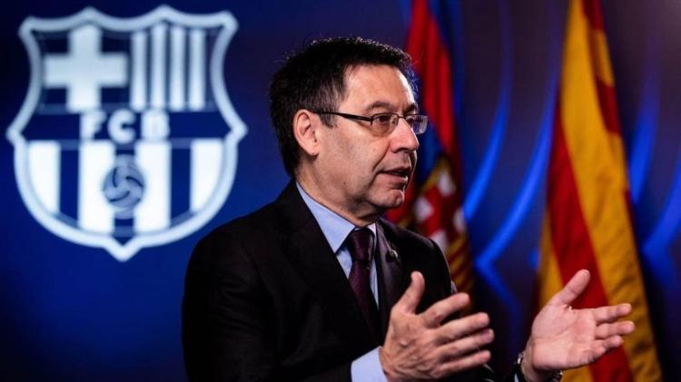 رئيس نادي برشلونة بارتوميو يستقيل من منصبه
