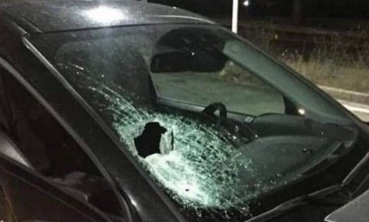 مستوطنون يعتدون على مركبات المواطنين في المغير شمال شرق رام الله