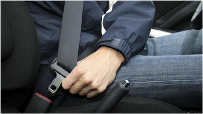 ماذا يحدث لك عندما تنام أثناء قيادة مركبتك وتهمل حزام الأمان؟