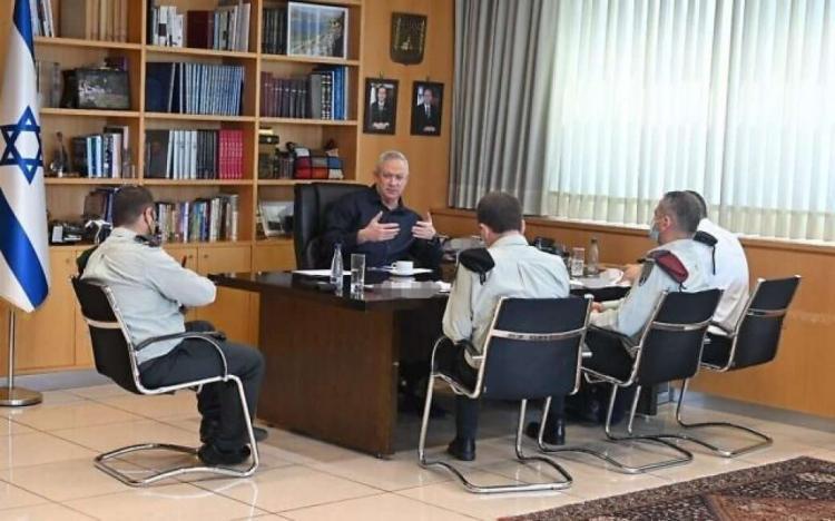 غانتس يزعم: وضع لبنان مريع ويمكننا أن نجعله أسوأ