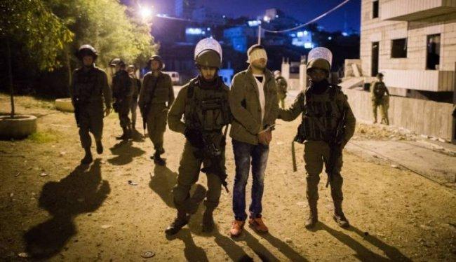 الاحتلال يعتقل 15 شاباً وسيدة من الضفة