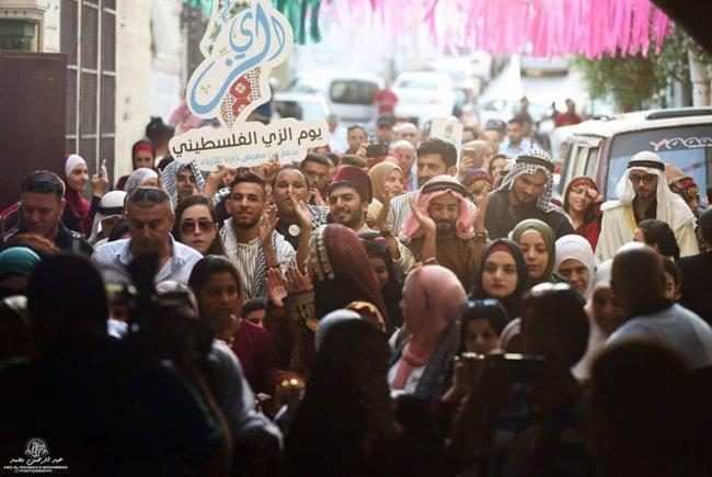 يوم الزي الفلسطيني.. يجمع الفلسطينيين على حماية هويتهم وتراثهم