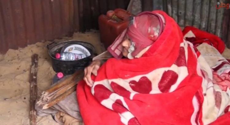 خاص لـ "وطن": بالفيديو... غزة: التسعينية أم حسين بلا هوية.. ولا تعترف بها الشؤون الاجتماعية