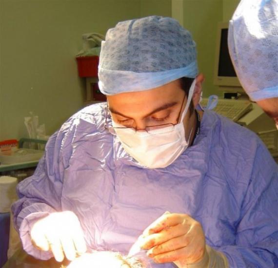 الطبيب غسان أبو ستة يروي عبر وطن تفاصيل مؤلمة عاشها أمس في غزة