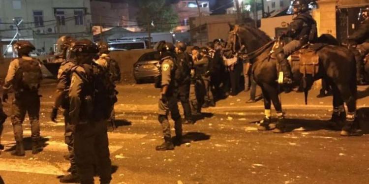 مواجهات ليلية في يافا مع شرطة الاحتلال احتجاجًا على جرف مقبرة الإسعاف