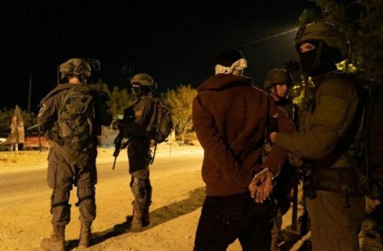 الاحتلال يعتقل شابين من طوباس ومخيم الفارعة جنوبا الاحتلال يعتقل شابين من طوباس ومخيم الفارعة جنوبا