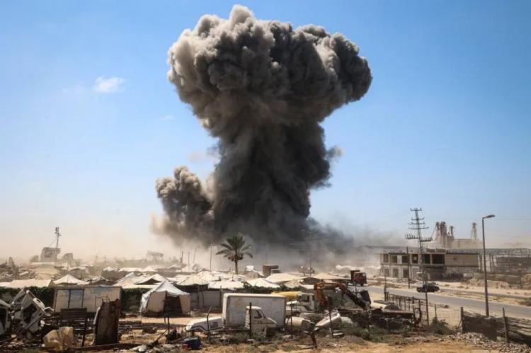 قصف مدفعي وإطلاق نار يستهدفان مناطق متفرقة في قطاع غزة قصف مدفعي وإطلاق نار يستهدفان مناطق متفرقة في قطاع غزة