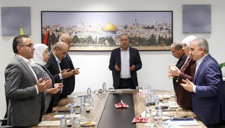 "مركزية فتح" تدعو لحوار وطني شامل وتشكّل وفدا عنها للبدء بالحوار مع الفصائل "مركزية فتح" تدعو لحوار وطني شامل وتشكّل وفدا عنها للبدء بالحوار مع الفصائل