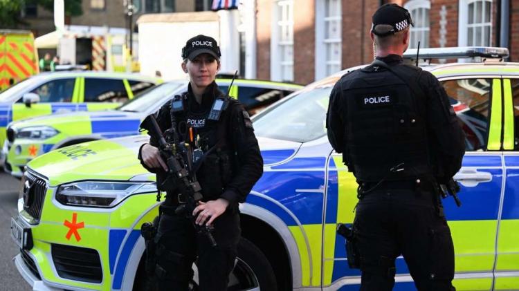 اعتقال شخص صدم بسيارته بوابات مقر رئيس الوزراء البريطاني