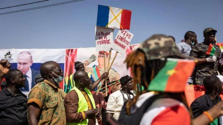 فرنسا تؤكد سحب القوات العسكرية من بوركينا فاسو في غضون شهر
