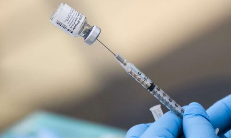 الصين تعلن تطعيم 76% من سكانها بالكامل بلقاحات كوفيد-19