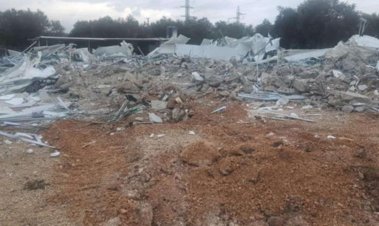 سلطات الاحتلال تهدم منشاة تجارية في "أبو سنان" بالداخل المحتل سلطات الاحتلال تهدم منشاة تجارية في "أبو سنان" بالداخل المحتل