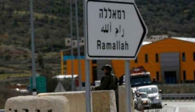 الاحتلال يغلق البوابة الحديدية قرب مخيم الجلزون وحاجز عطارة الاحتلال يغلق البوابة الحديدية قرب مخيم الجلزون وحاجز عطارة