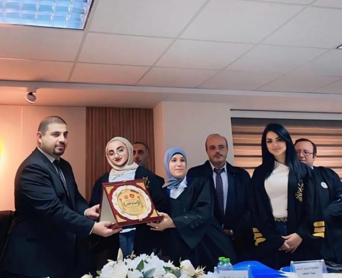 خريجة جامعة القدس إسلام التلاحمة تحصد المركز الأول فلسطينيًا في مسابقة المرافعات الصورية لنقابة المحامين خريجة جامعة القدس إسلام التلاحمة تحصد المركز الأول فلسطينيًا في مسابقة المرافعات الصورية لنقابة المحامين