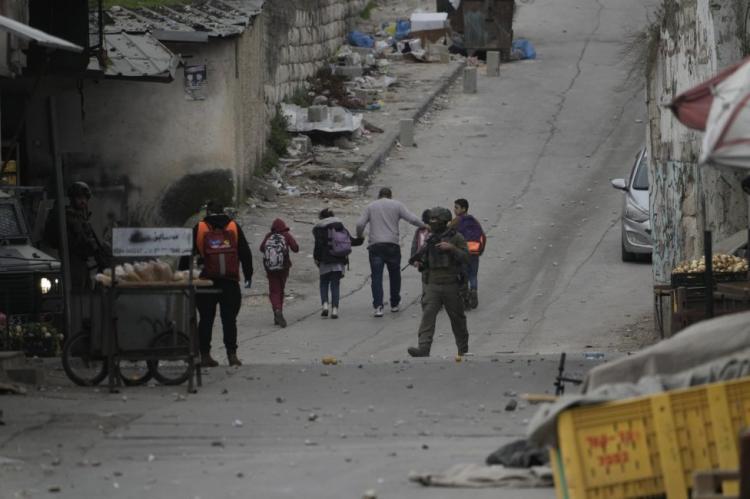 التعليم في فلسطين تحت النار.. الاحتلال يحاصر المدارس ويهدد الطلاب والمعلمين