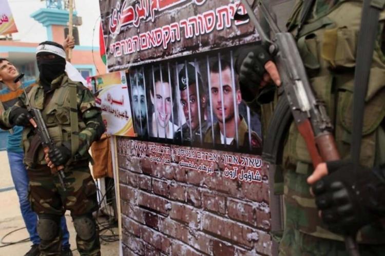 حكومة الاحتلال تطلب من مصر الحصول على معلومات من المقاومة حول أسراها الجنود