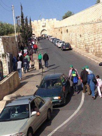 بالفيديو... أطفال يطيرون 'بالونات علم فلسطين' فوق الأقصى بالفيديو... أطفال يطيرون 'بالونات علم فلسطين' فوق الأقصى
