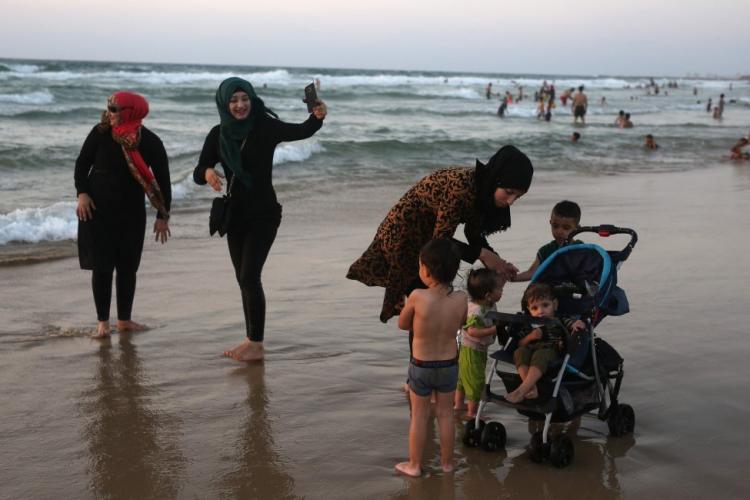 سياحة على شواطئ فلسطين: الأسباب والتداعيات