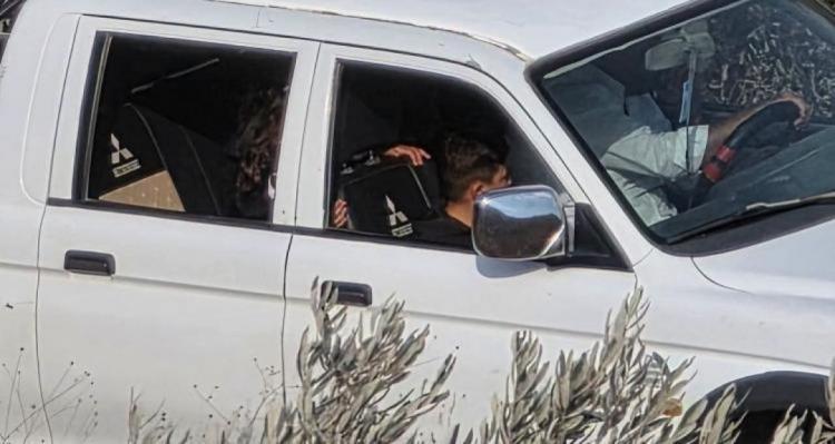مستوطنون يعتدون على مزارع وأطفاله في بيتا جنوب نابلس مستوطنون يعتدون على مزارع وأطفاله في بيتا جنوب نابلس