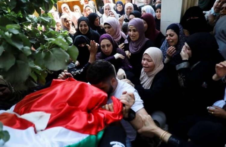 الاف المواطنين في جنين يشيعون جثمان الشهيدة داليا سمودي
