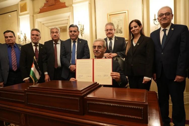 لجنة شعث تتسول 30 مليون دولار لبناء "معسكرات" مزودة بصالات رياضية ومرافق للترفيه، وأنظمة تكييف وتدفئة لكبار موظفيها فوق ركام غزة وجثث اطفالها