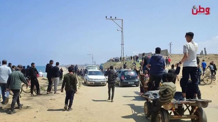 نازحون يروون لوطن تفاصيل إطلاق الاحتلال النار عليهم أثناء عودتهم للديار في شمال القطاع نازحون يروون لوطن تفاصيل إطلاق الاحتلال النار عليهم أثناء عودتهم للديار في شمال القطاع