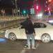 مستوطنون يعتدون على مركبات المواطنين على مدخل دير جرير