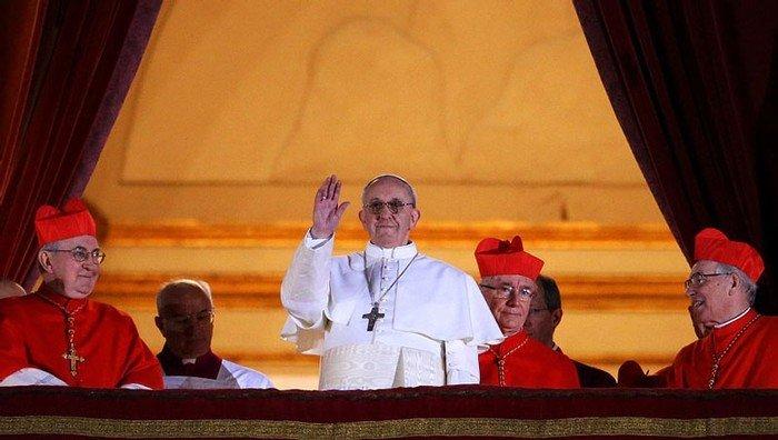 بابا الفاتيكان يحث الغرب على الحوار مع الإسلام