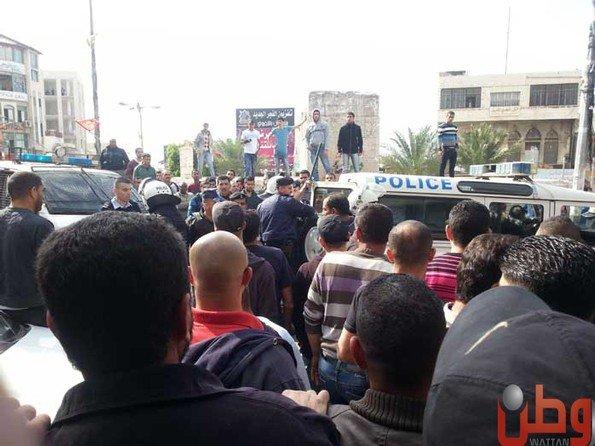 بالصور :أجهزة الأمن الفلسطينية تفض تجمعًا لحزب التحرير في طولكرم