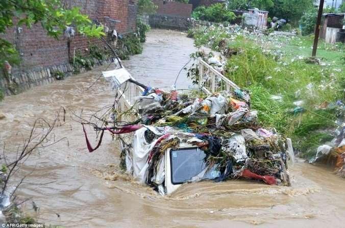 بالصور والفيديو ... فيضانات تغرق قرية هندية بأكملها
