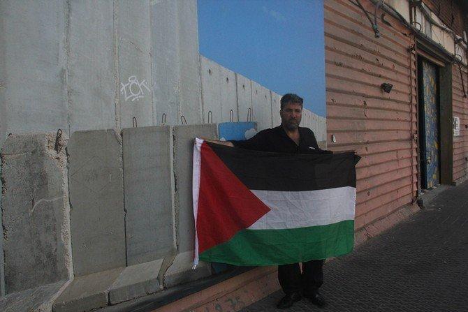الاحتلال يمنع رئيس لجنة مقاومة الجدار والاستيطان في القدس من دخول المدينة المقدسة