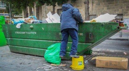 نحو 900 ألف إسرائيلي فقراء مهمشون بعضهم لا يجد الطعام