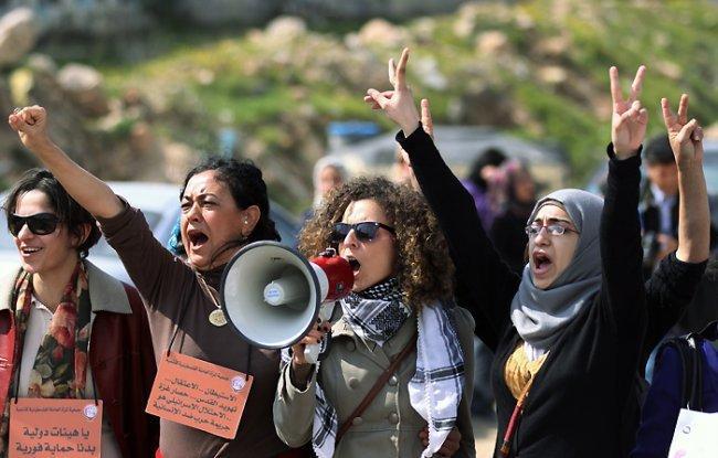 نسويات فلسطينيات يشدن بموقف الجمعية الوطنية الامريكية لدراسات المرأة