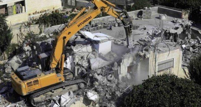 الاحتلال يهدم منزلا في القدس