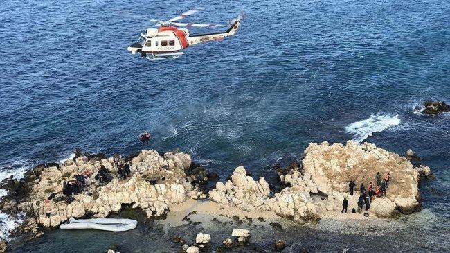 انقاذ 68 مهاجرا عالقين في البحر غرب تركيا