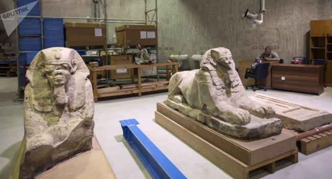 اكتشاف 1000 تمثال و40 تابوت جنوب القاهرة