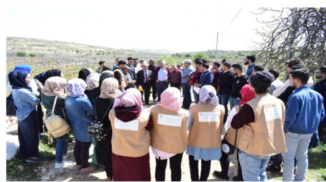 الإغاثة الزراعية تنظم زيارة تعليمية لطلاب الكليات الزراعية الى محافظة الخليل