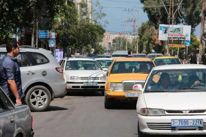 سيارات غزة المتهالكة تهدد حياة مواطنيها والسرطان أول المخاطر